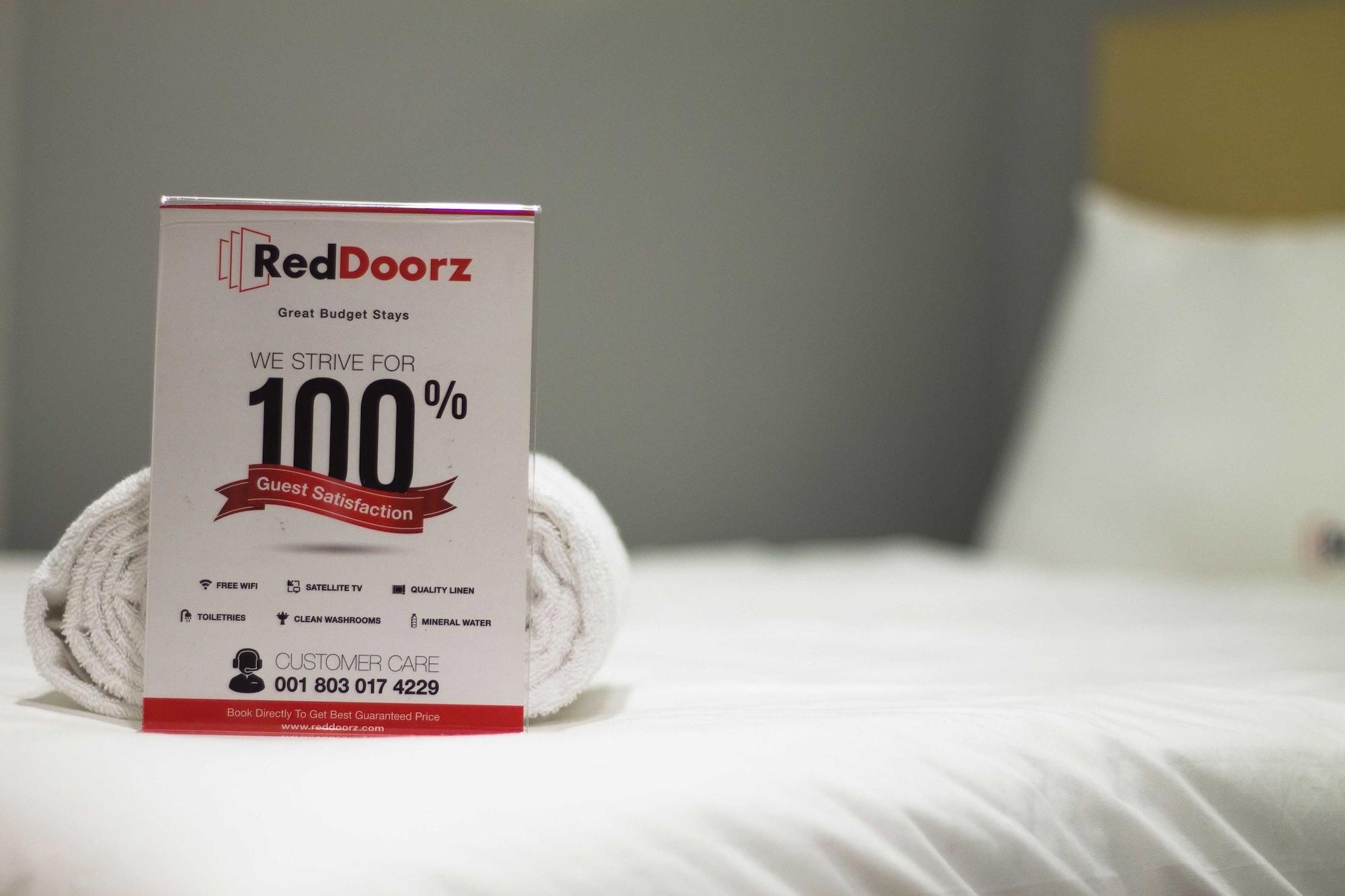 Reddoorz Plus @ Setiabudi Tengah Джакарта Екстериор снимка