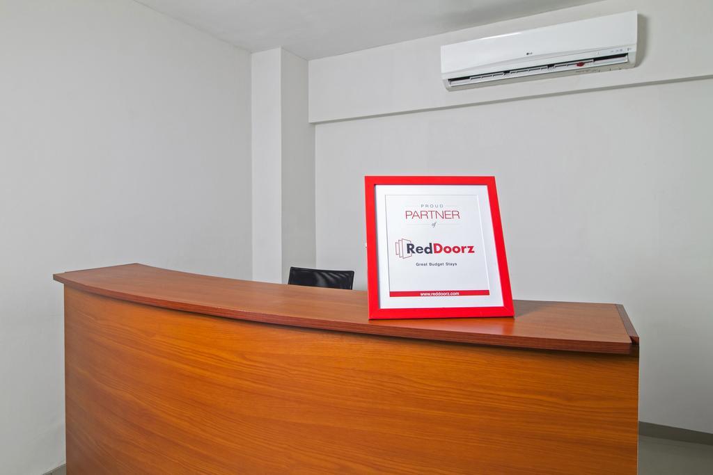 Reddoorz Plus @ Setiabudi Tengah Джакарта Екстериор снимка