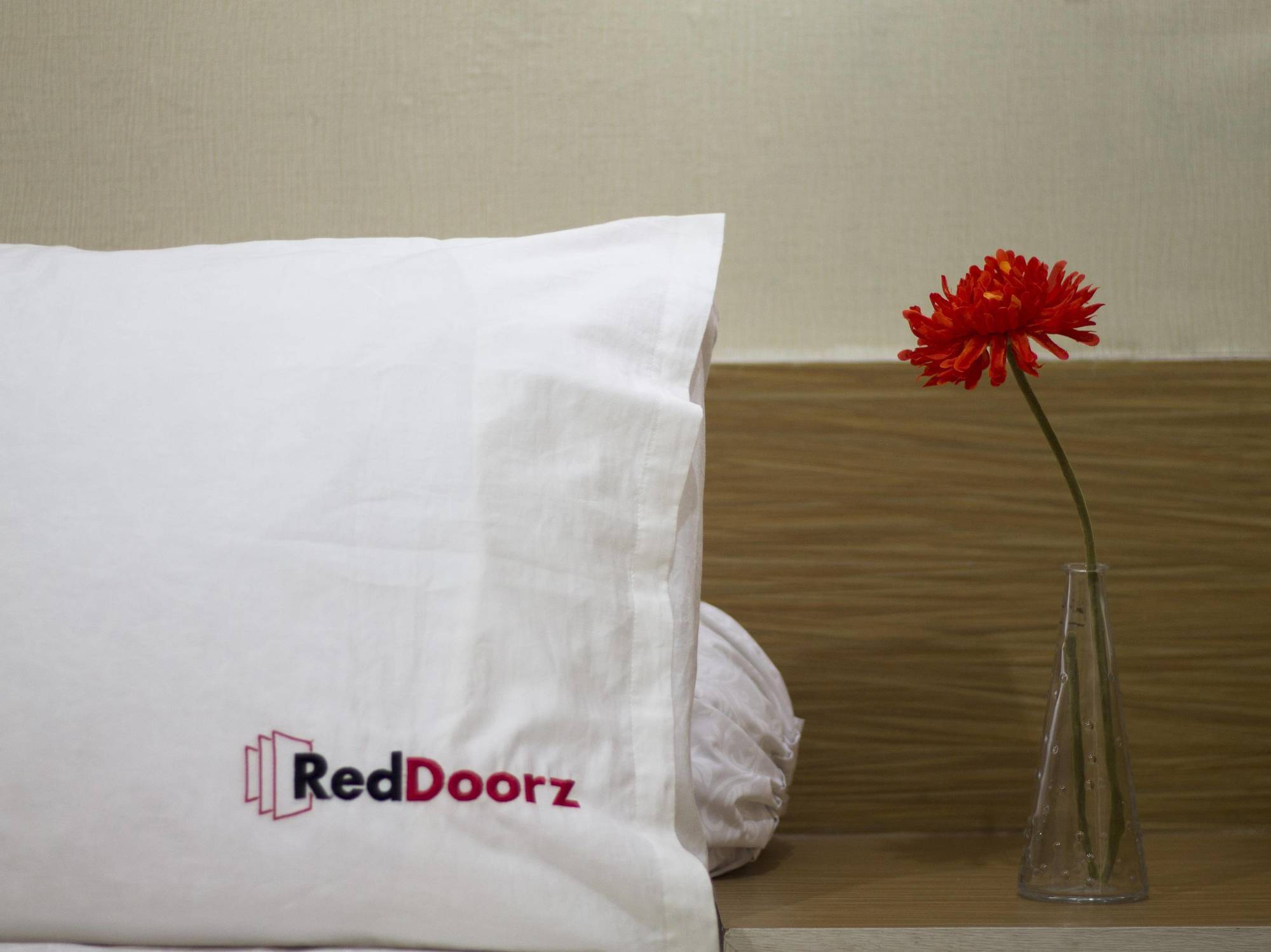 Reddoorz Plus @ Setiabudi Tengah Джакарта Екстериор снимка