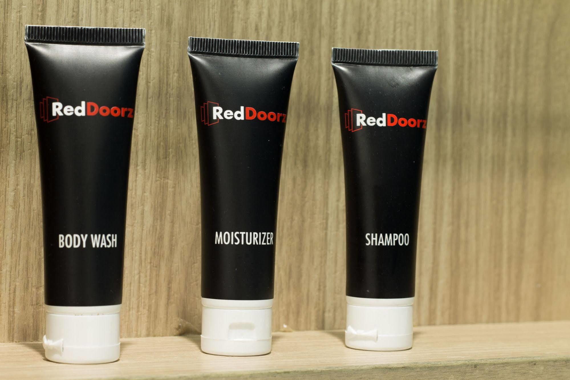 Reddoorz Plus @ Setiabudi Tengah Джакарта Екстериор снимка